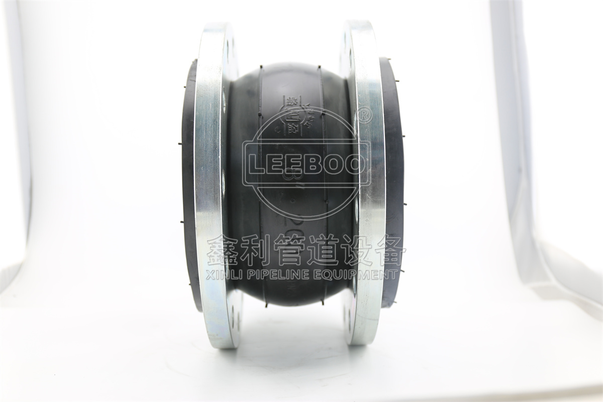  在高壓環(huán)境中使用橡膠接頭時(shí)，需要特別注意哪些方面