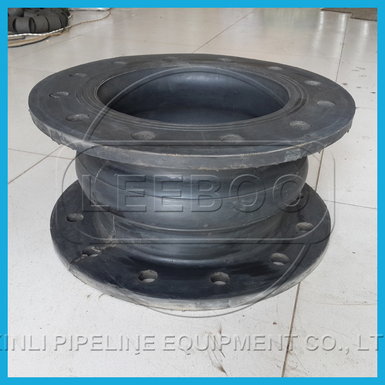 翻邊液壓<a href=http://www.xinligd.com target=_blank class=infotextkey>橡膠接頭</a>球體現(xiàn)場